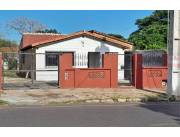 Vendo Casa de 3 dormitorios en barrio Kennedy de Lambare zona Hospital General