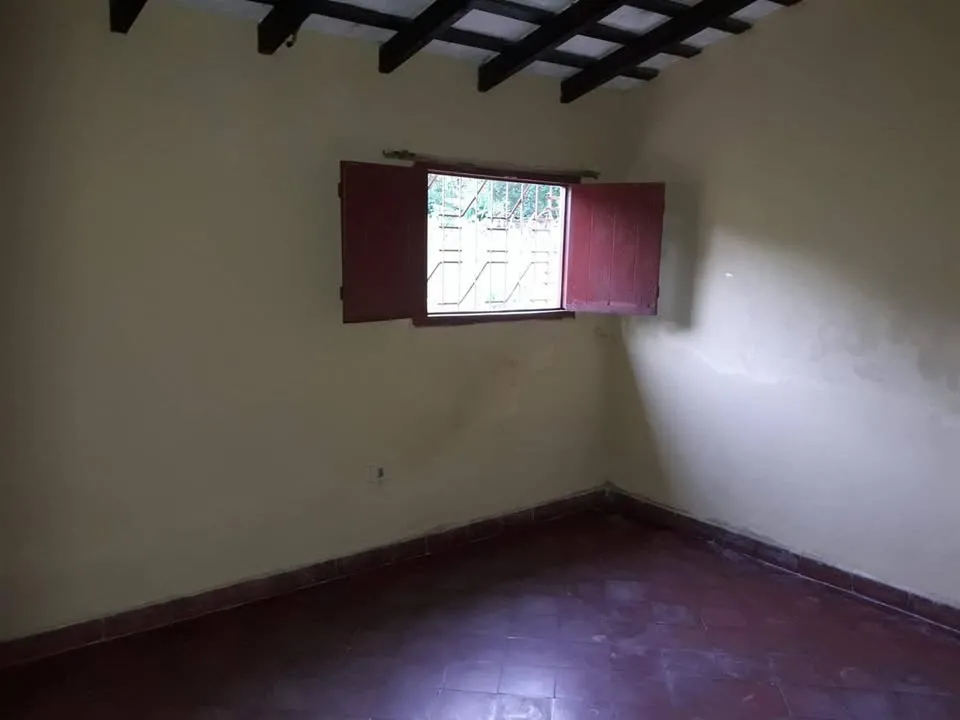 Vendo Casa de 3 dormitorios en barrio Kennedy de Lambare zona Hospital General — foto 2