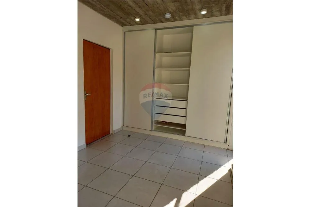 DUPLEX DISPONIBLE EN EL BARRIO BELLA VISTA AVDA VENEZUELA — foto 3