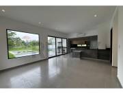 Casa - Alquiler - Mariano Roque Alonso, Paraguay