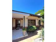 ALQUILO AMPLIA CASA EN PLANTA BAJA EN SAJONIA