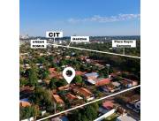 EN VENTA - TERRENO CON CASA A DEMOLER O REFORMAR EN LUQUE, BARRIO MOLINO COD 6225