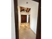 Alquilo Casa en excelente Ubicación a media cuadra de Molas López y una cuadra de Sacr