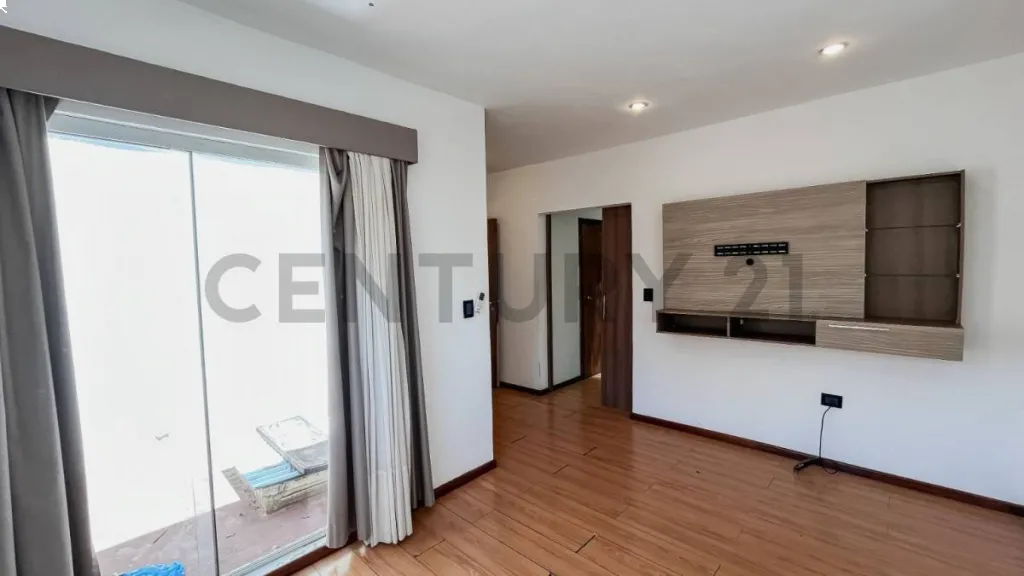 HERMOSA CASA DE 3 DORMITORIOS - ZONA YACHT — foto 2