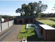 VENDO CASA SEMIAMOBLADA CON PISCINA EN EL BARRIO SAN ISIDRO: 2 habitaciones y 3 baños