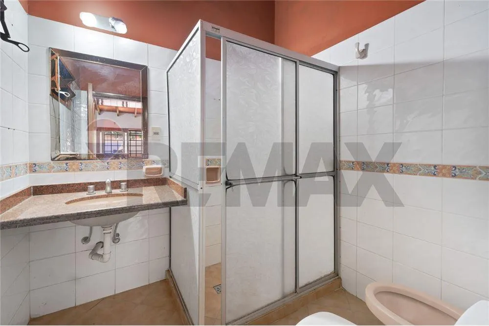 CASA EN ESQUINA PARA VIVIENDA U OFICINA EN FERNANDO DE LA MORA — foto 3