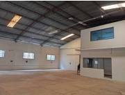 Alquilo dos GRANDES DEPOSITOS y oficinas Administrativas - Fdo de la Mora COD 6048