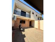 ALQUILO HERMOSO DUPLEX EN LAMBARE COD: 6287