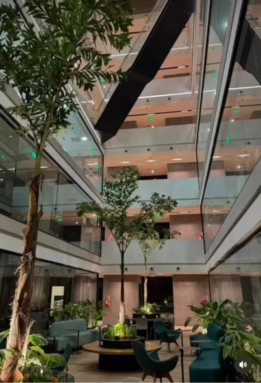 EN ALQUILER OFICINA CORPORATIVA EDIFICIO DOT SACRAMENTO — photo 2