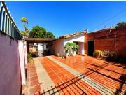 VENDO CASA EN LAMBARÉ ZONA COLEGIO SEK!!