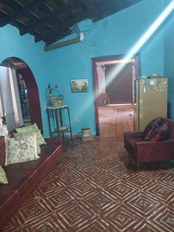 VENDO PROPIEDAD CON AMPLIO TERRENO EN UBICACIÓN CÉNTRICA Y PRIVILEGIADA EN TOBATI — foto 3