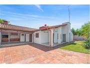 VENDO CASA EN ESQUINA EN FERNANDO DE LA MORA Z/ NORTE!!