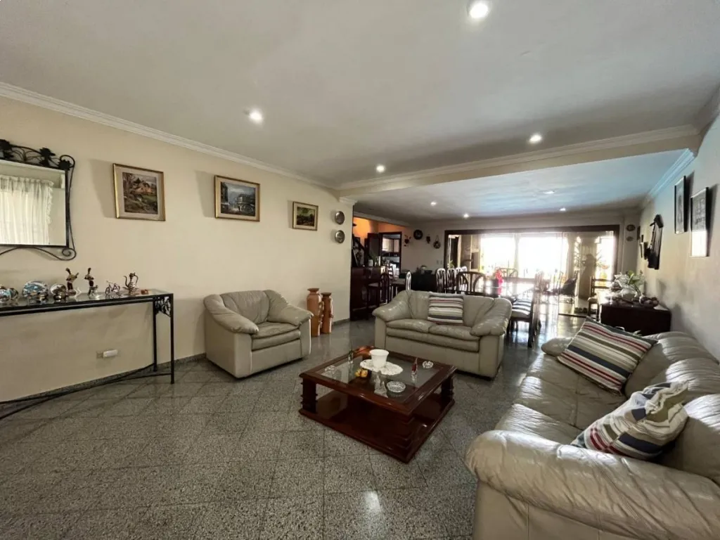 CASA EN VENTA EN BARRIO NAZARETH, ASUNCIÓN — foto 3