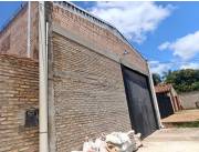 Alquilo Tinglado de 10x22 m2 cubiertos y pequeña vivienda en San Lorenzo Barrio Callei