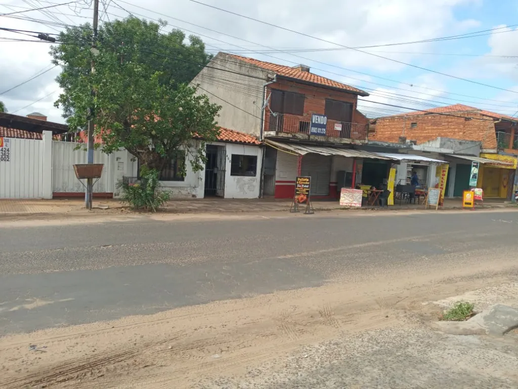 ATENCIÓN INVERSIONISTAS. VENDO CASA PROPIEDAD COMERCIAL SOBRE ASFALTO EN LUQUE CENTRO — foto 2