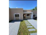 ALQUILO HERMOSA CASA DE 3 DORMITORIOS EN BARRIO CERRADO, EN MARAMBURÉ LUQUE