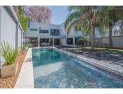 Vendo Lujosa Residencia en Lambaré