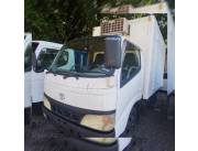 Toyota Dyna automático. 2003 si uso. Furgón refrigerado para 3.500 kilos. O cdo o Financia
