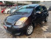 HERMOSO TOYOTA NEW VITZ REC. IMPORT. 2010 MOTOR VVT-I 1.3 NEGRO AUTOMATICO CON GARANTIA