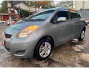 HERMOSO TOYOTA NEW VITZ REC. IMPORT. GRIS AÑO 2009/10 MOTOR VVTI 1.3. AUTOMATICO NAFTERO