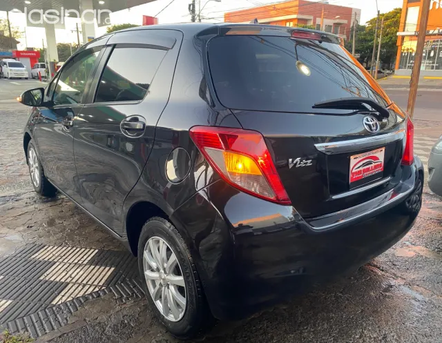 Toyota Vitz 2012 — foto 5