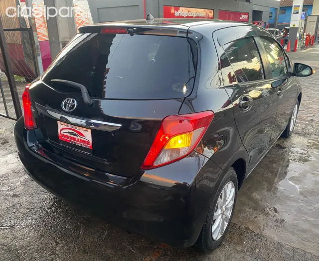 Toyota Vitz 2012 — foto 6