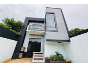 VENDO AMPLIA RESIDENCIA EN ZONA PALACIO DE LUQUE