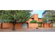 Casa 3 Dorm. + área Serv. + Piscina Z/ Fortaleza Boggiani (CóD. 1271