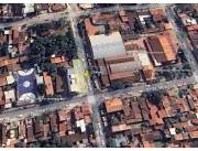 TERRENO en ESQUINA Con CASA a REFACCIONAR o Demoler