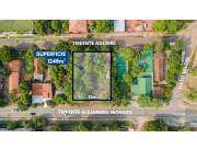 Zona Puertos de Asunción, vendo amplio terreno con quincho y piscina