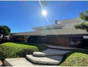 EN VENTA RESIDENCIA DE ALTA GAMA DE 4 DORMITORIOS EN LOS LAURELES