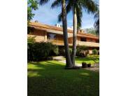 En Barrio Mariscal Lopez. En Venta Amplia Residencia De 7 Dormitorios