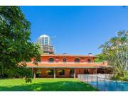 Residencia estilo Colonial en Barrio San Jorge en venta