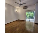 VENDO TRIPLEX EN ASUNCION DETRAS DE PASEO LA GALERIA COD 6075