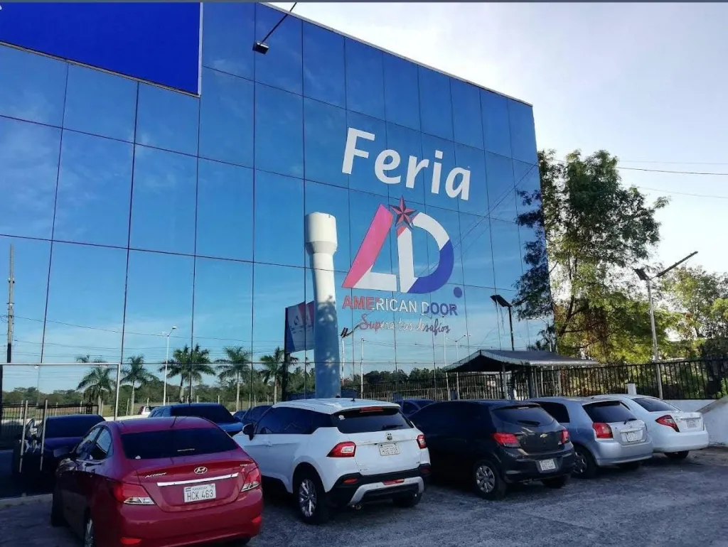 S MME. LYNCH: LOCAL ALTAMENTE COMERCIAL P TIENDAS, CASINOS, SHOWROOM, ETC. 12.000 USD. — photo 2