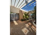 CASA EN VENTA EN BARRIO MBURUCUYA