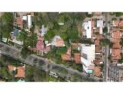 Vendo importante terreno ubicado sobre una de las principales avenidas de Asunción.