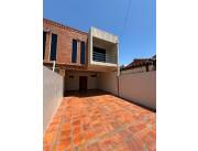 VENDO HERMOSO DÚPLEX DE 3 DORMITORIOS EN ZONA CAMPUS UNA, SAN LORENZO - BO. CAPELLANIA