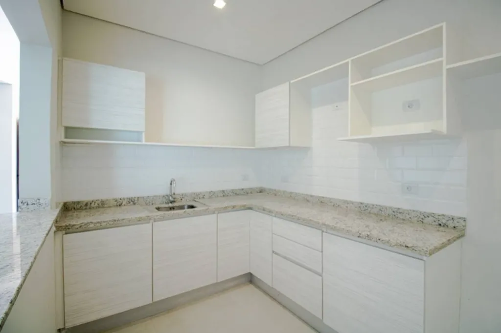 VENDO HERMOSA CASA TIPO DUPLEX A ESTRENAR EN ALTOS DEL GOLF, LAMBARÉ — foto 3