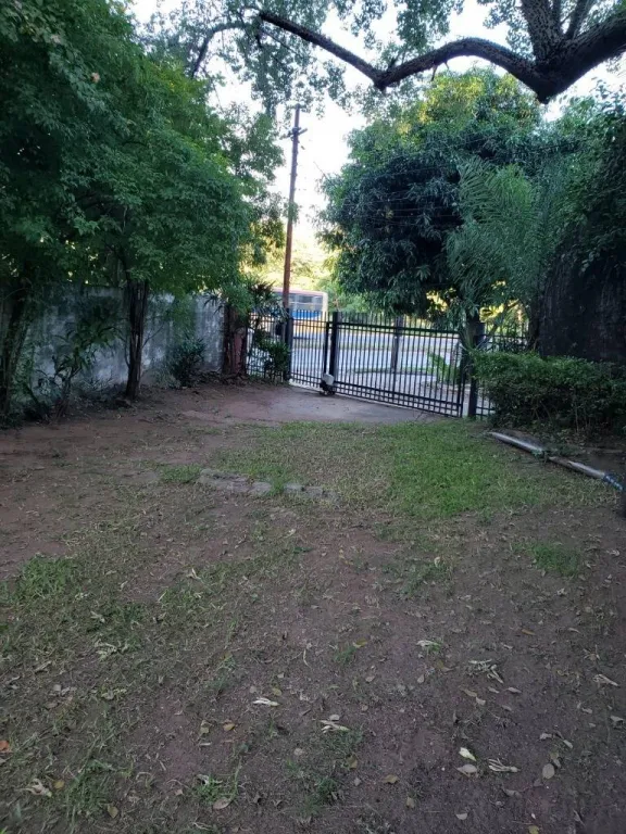 VENDO PROPIEDAD EN EL BARRIO MBOCAYATY — foto 2