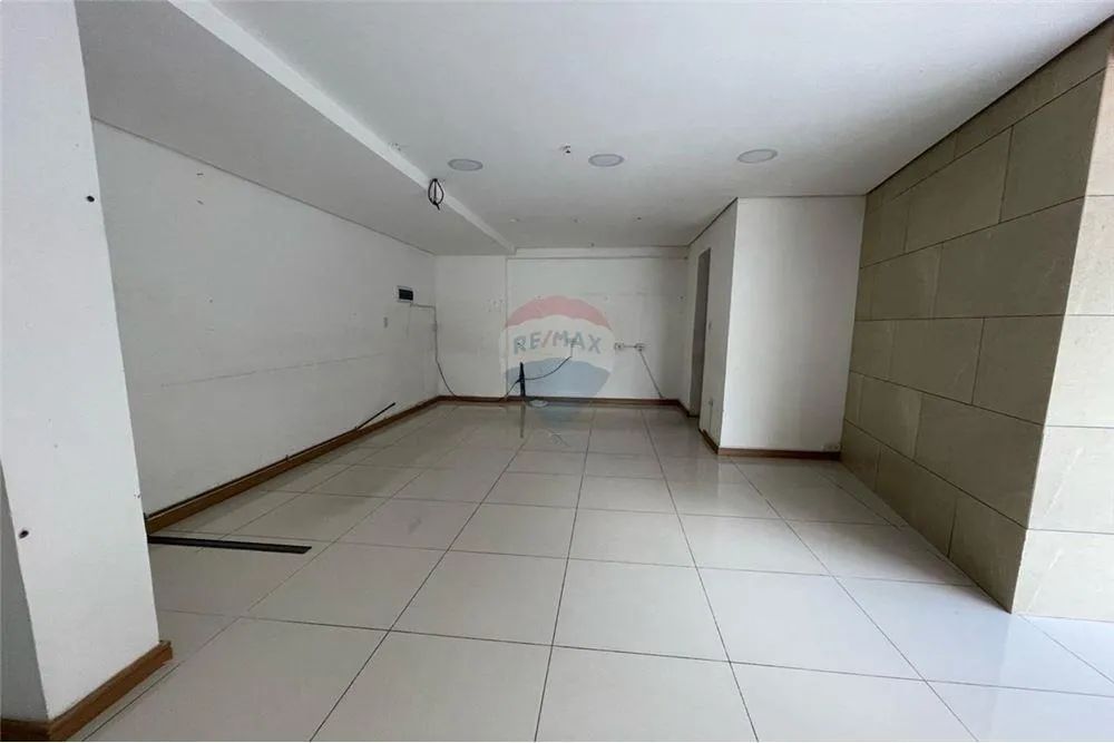 EN VENTA- SALON COMERCIAL O OFICINA- TRADING PARK — foto 2