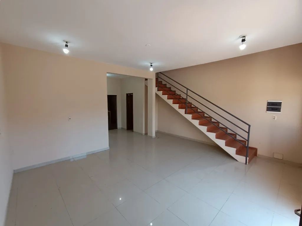 ALQUILO DUPLEX EN LAMBARE ZONA COLEGIO SEK COD 2338 — foto 2