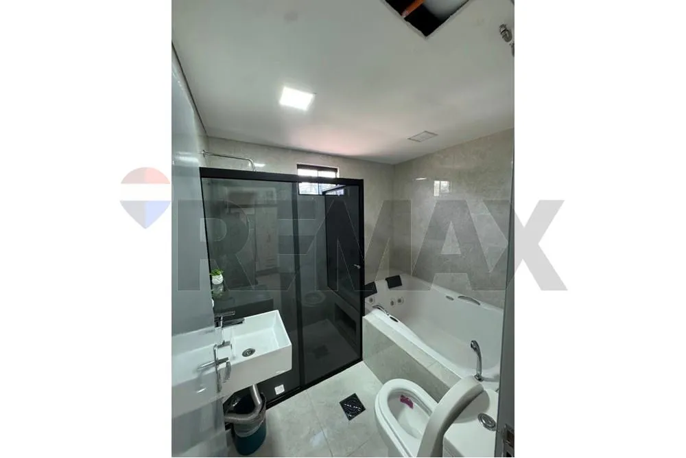 RESIDENCIA EN ESQUINA EN LAMBARE — foto 3