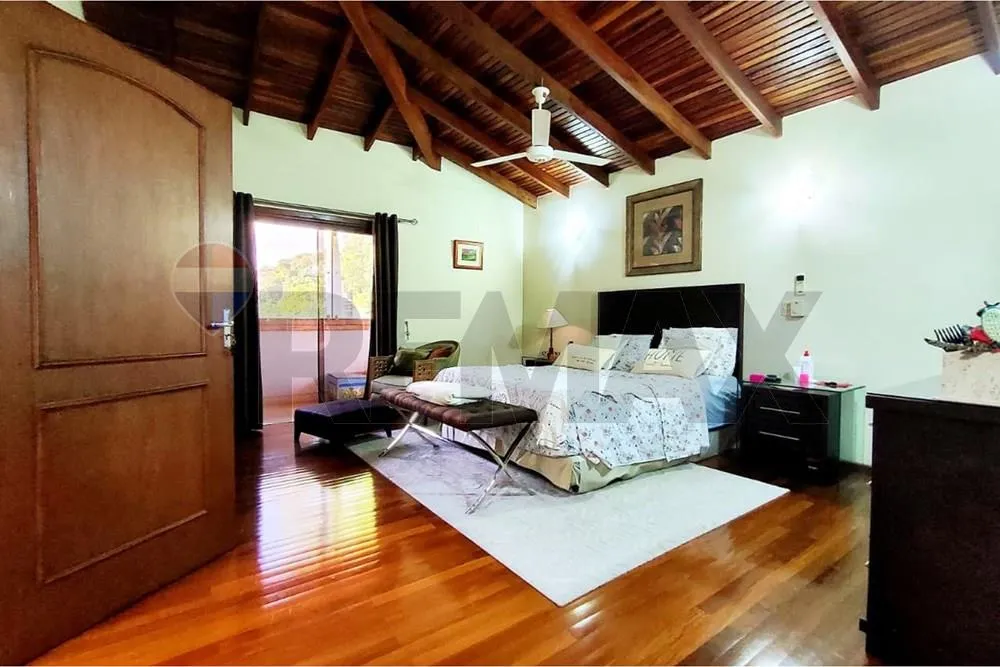 VENDO CASA DE LUJO EN LAMBARÉ ZONA YACHT — foto 3
