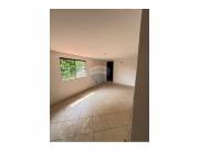 VENDO CASA 3 HAB. 2 DE ELLAS EN SUITE C/PISCINA C/AREA SERV.EN VILLA AMELIA SAN LORENZO