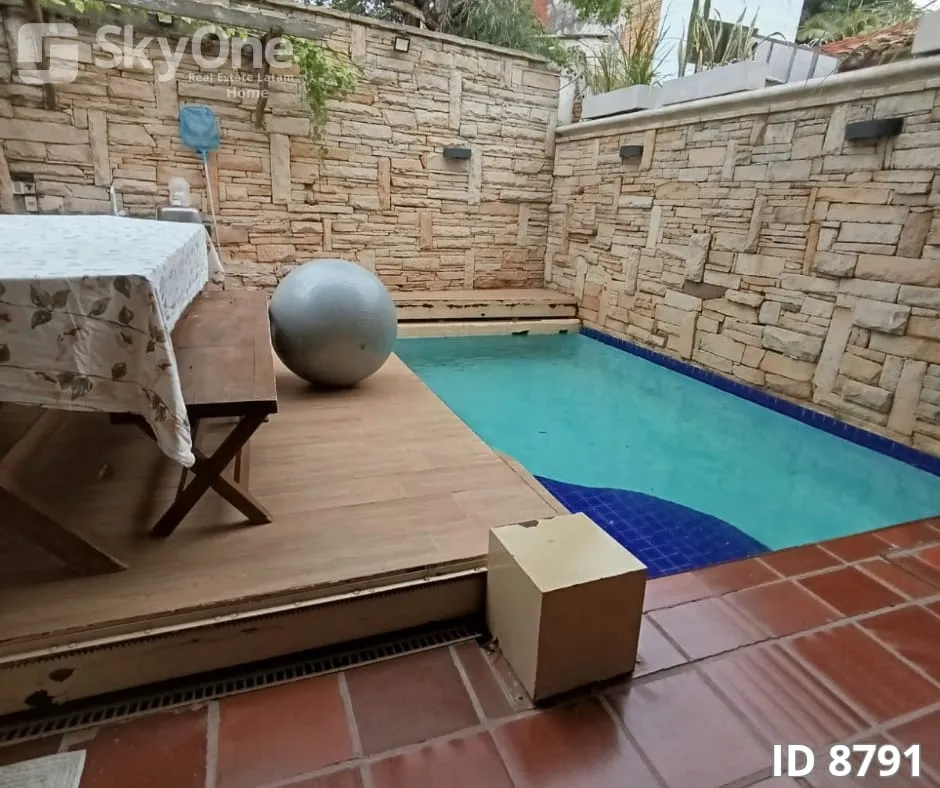 EN VENTA HERMOSA RESIDENCIA DE 2 PLANTAS.- LAS MERCEDES — foto 2