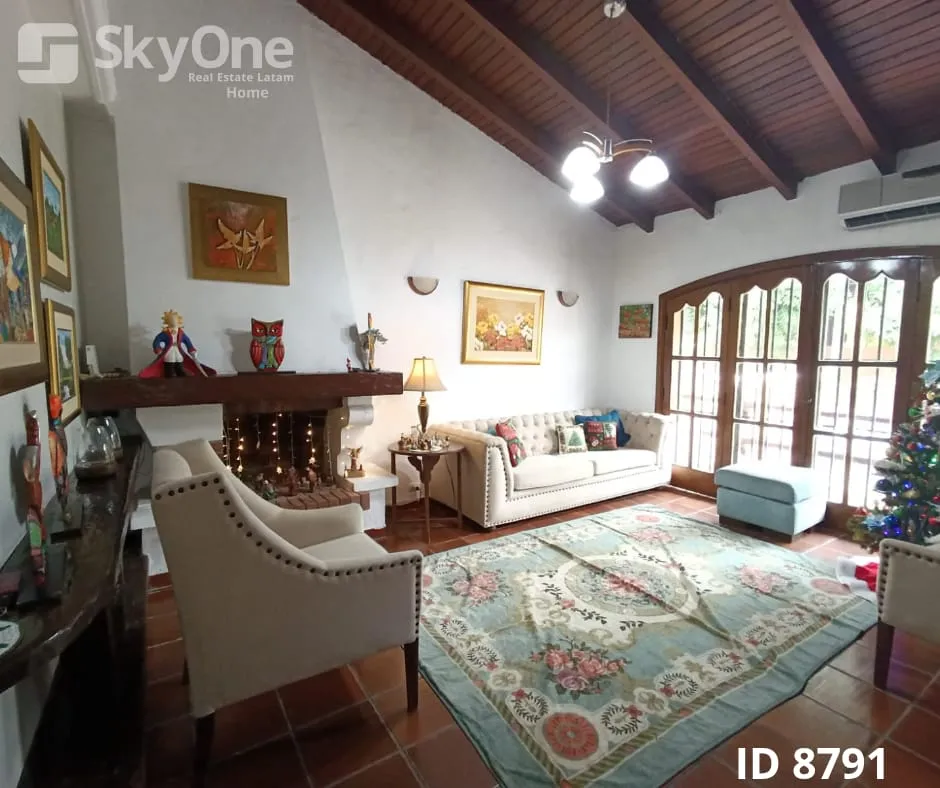 EN VENTA HERMOSA RESIDENCIA DE 2 PLANTAS.- LAS MERCEDES — foto 3