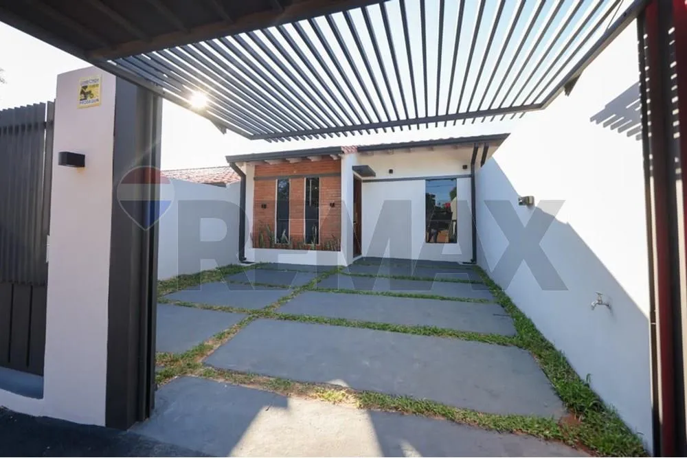 VENDO CASA ECONÓMICA A ESTRENAR EN LUQUE CAÑADA GARAY — foto 2