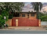 EN VENTA CASA EN BARRIO YCUÁ SATÍ - ASUNCIÓN