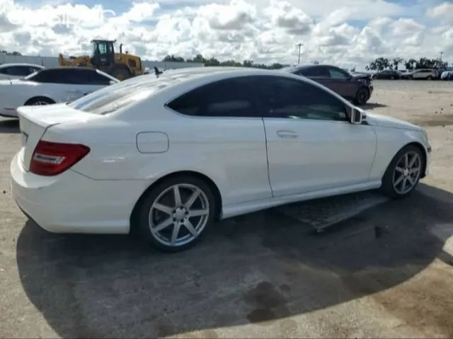 Mercedes-Benz C250 2015 — foto 8